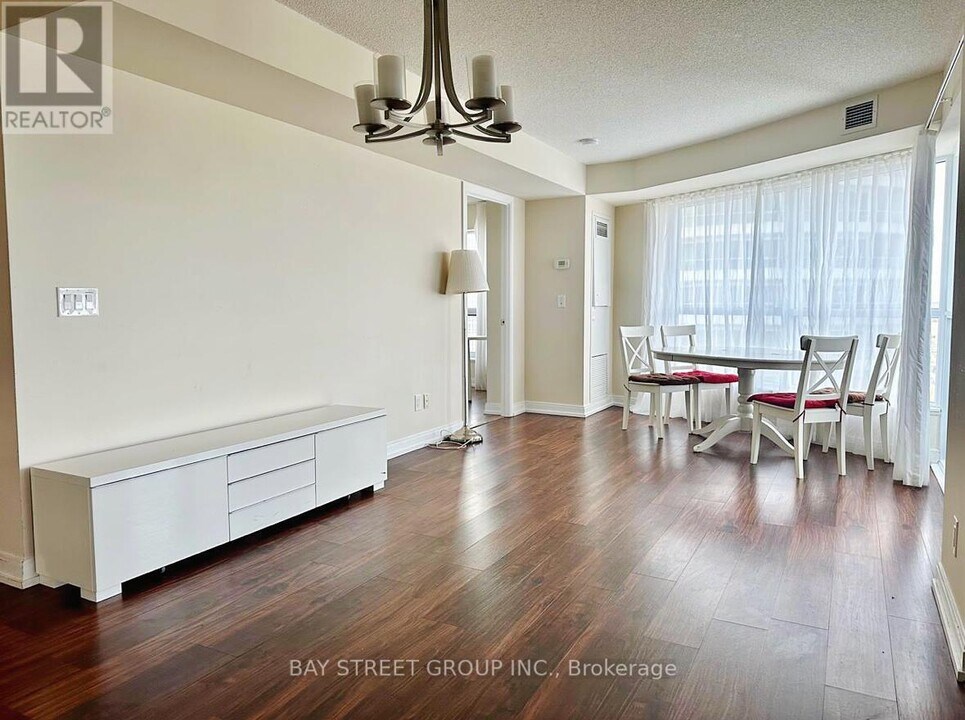 151 Village Green Square in Toronto, ON - Building Photo