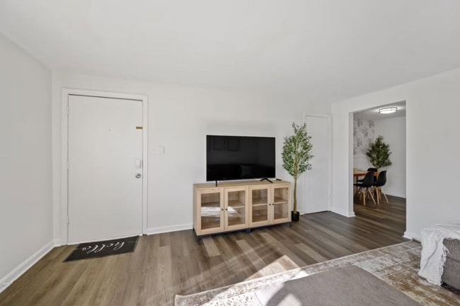 3910 E Gatewood Ln in Silverton, OH - Foto de edificio - Building Photo