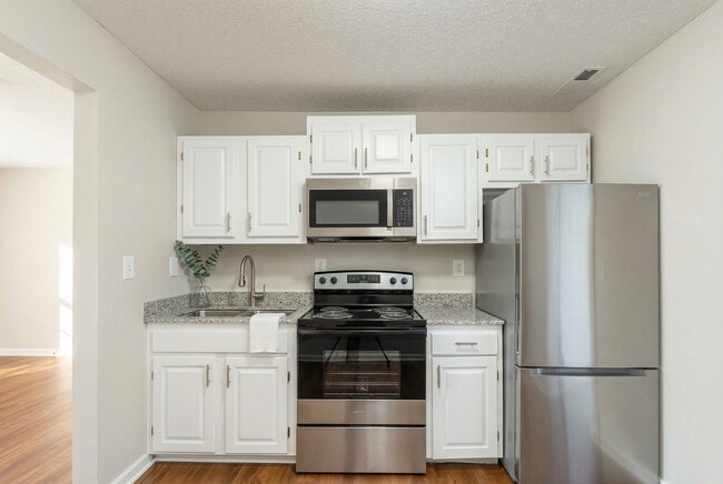 Axis on Roan in Johnson City, TN - Building Photo - Building Photo