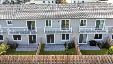 1381 SE 7th Ter in Homestead, FL - Building Photo - Building Photo