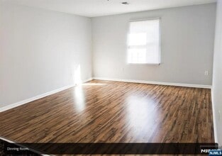 10 Elm Ct in Bayonne, NJ - Foto de edificio - Building Photo