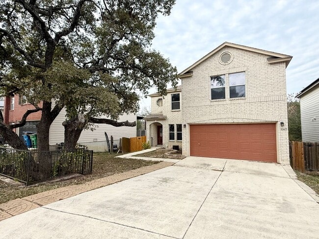 10611 Medio Creek in San Antonio, TX - Building Photo - Building Photo