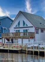 45 Sylvia Ln, Unit 0506 in Stafford Township, NJ - Building Photo