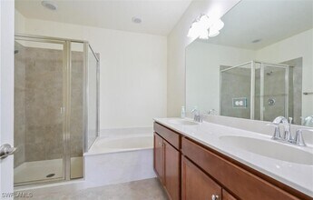 7948 Bristol Cir in Naples, FL - Building Photo - Building Photo