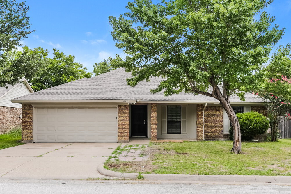 6221 Valley Forge Ct in Arlington, TX - Building Photo