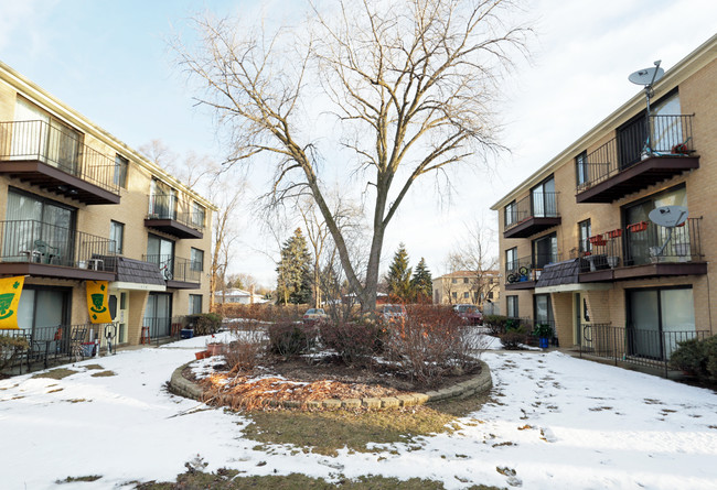 1024 S York Rd in Bensenville, IL - Foto de edificio - Building Photo