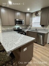 360 Cole Ave in Clovis, CA - Building Photo - Building Photo