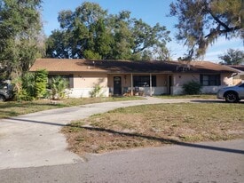 5825 Illinois Ave, Unit 5828 in New Port Richey, FL - Building Photo
