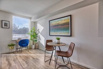 Angeline Apartments in Seattle, WA - Foto de edificio - Building Photo