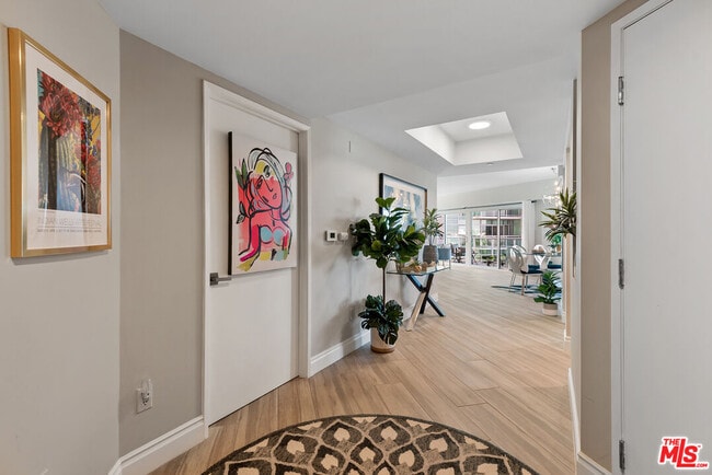 13600 Marina Pointe Dr in Marina Del Rey, CA - Building Photo - Building Photo