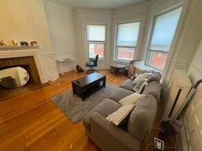 869 Beacon St, Unit 3 in Boston, MA - Foto de edificio - Building Photo