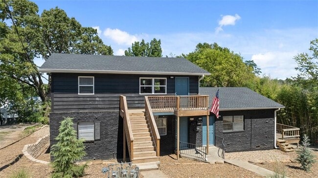 property at 828 W Caraway St