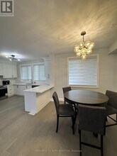 260-260 Eagle St in Newmarket, ON - Building Photo - Building Photo
