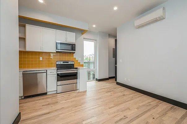 property at 1847 Cross Bronx Expy