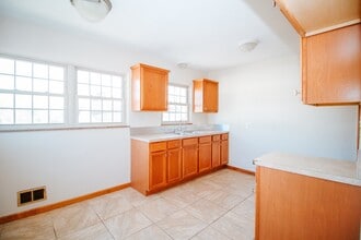 2303 Mellwood Ave in Toledo, OH - Building Photo - Building Photo