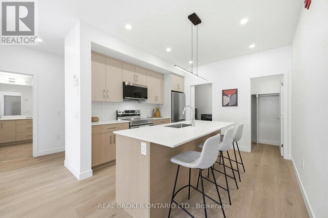 184 Woodroffe Ave in Ottawa, ON - Building Photo - Building Photo