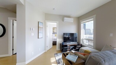 10410-1102 102 Ave NW in Edmonton, AB - Building Photo - Building Photo