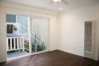 733 Manhattan Beach Blvd in Manhattan Beach, CA - Building Photo - Building Photo