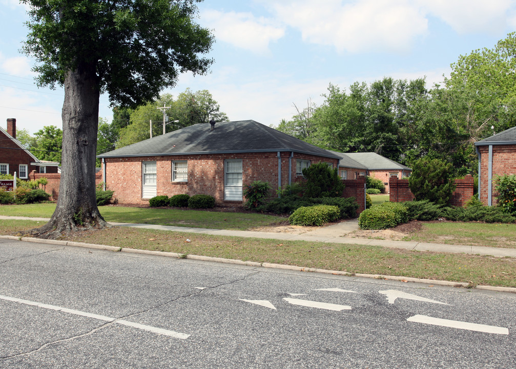 Towne Village Apartments in Lumberton, NC - Building Photo