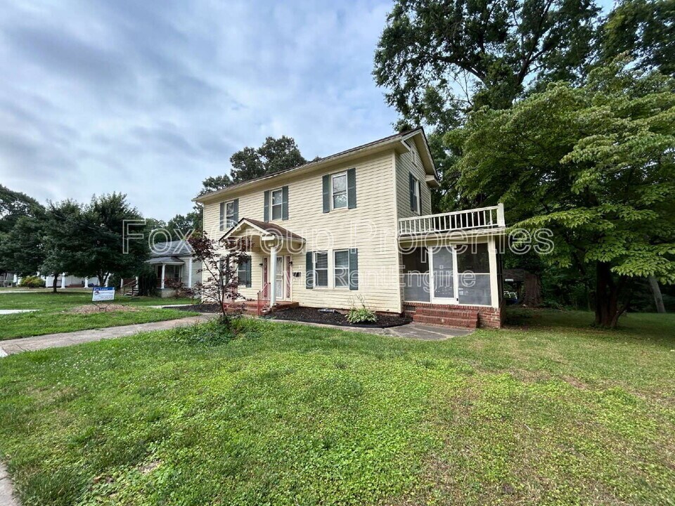348 W McLelland Ave in Mooresville, NC - Building Photo