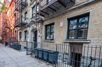 147 S 4th St in Brooklyn, NY - Building Photo - Building Photo