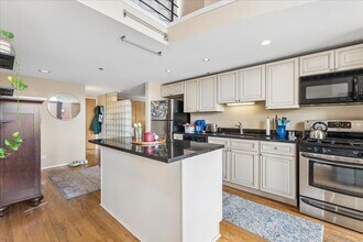 2300 W Wabansia Ave in Chicago, IL - Building Photo - Building Photo