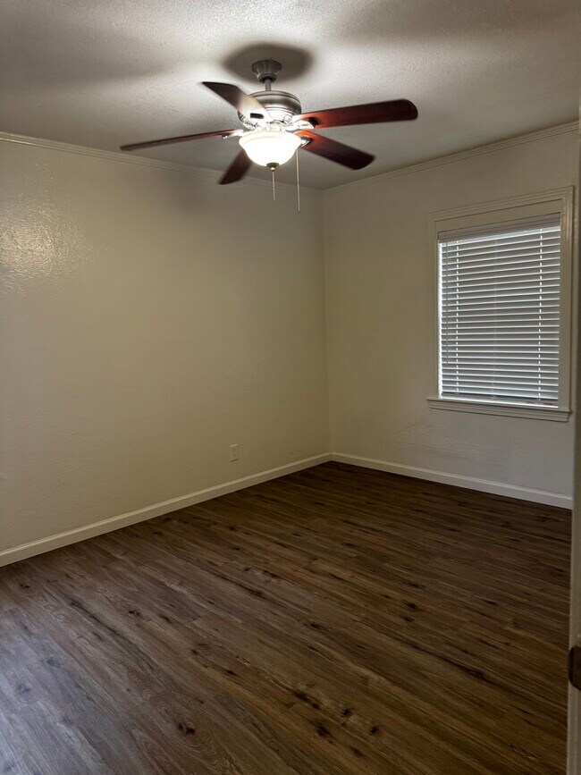 1560 Nash St in Garland, TX - Building Photo - Building Photo