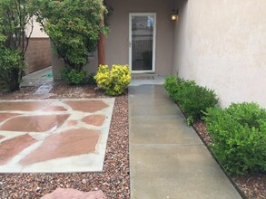 8309 Sleeping Bear Dr NW in Albuquerque, NM - Building Photo - Building Photo