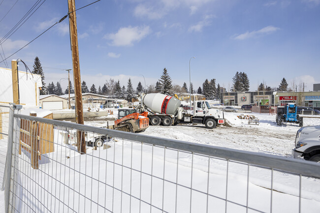 9939 Elbow Dr SW in Calgary, AB - Building Photo - Building Photo