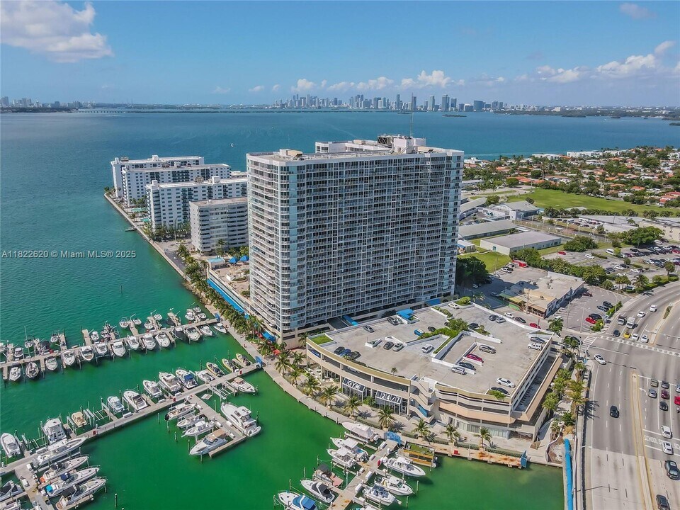 7601 E Treasure Dr, Unit 2111 in North Bay Village, FL - Building Photo