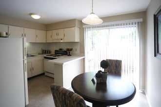 The Groves Apartments and Townhomes in Florissant, MO - Foto de edificio - Interior Photo