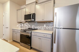 817 Pear Blossom Ct in Winston-Salem, NC - Building Photo - Building Photo