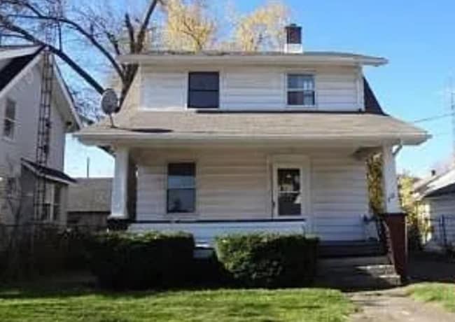 property at 1111 Roslyn Ave SW