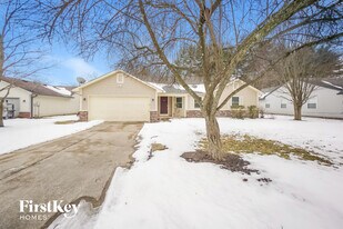 825 Country Ln in Indianapolis, IN - Building Photo