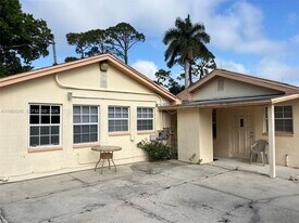 1336 Piney Rd in North Fort Myers, FL - Building Photo
