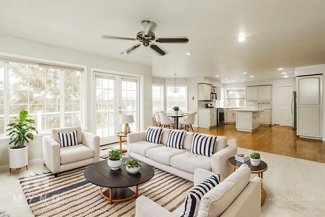 6613 46th Ave Ct E in Tacoma, WA - Foto de edificio - Building Photo