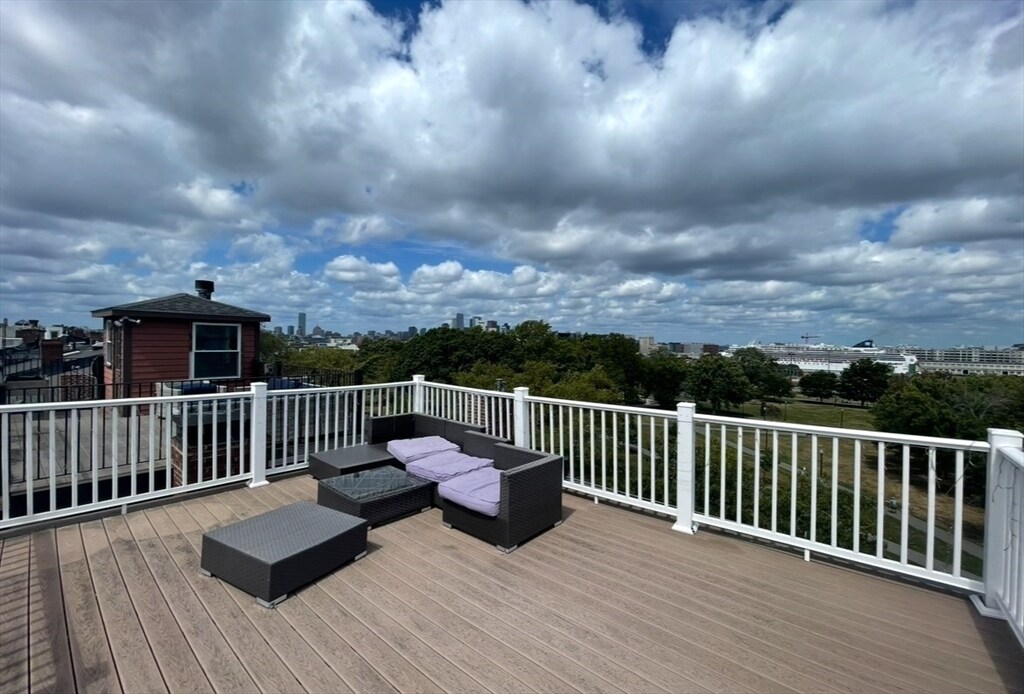821 E Broadway, Unit 4 in Boston, MA - Building Photo