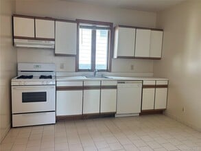 47 Hartwell Pl in Woodmere, NY - Building Photo - Building Photo