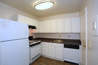 Key Landing in Dundalk, MD - Building Photo - Interior Photo