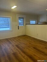 673 Lovely St in Avon, CT - Building Photo