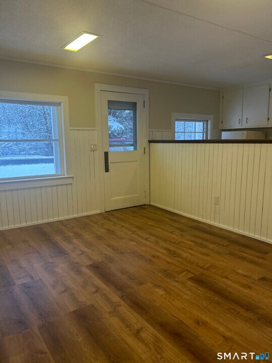 673 Lovely St in Avon, CT - Building Photo