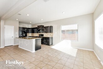 625 Stanmire Lake Trl in Fort Worth, TX - Foto de edificio - Building Photo