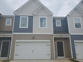 1926 Flagpole Dr in Sumter, SC - Building Photo