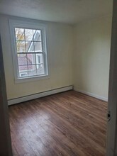 326 Main St, Unit #2 in West Rutland, VT - Foto de edificio - Building Photo