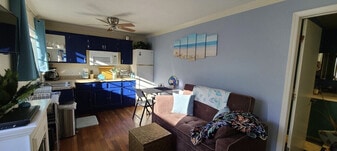 Pacific Beach Dr - FULLY FURNISHED in San Diego, CA - Building Photo
