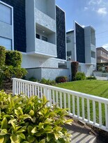 2115 Carnegie Ln, Unit 4 in Redondo Beach, CA - Building Photo