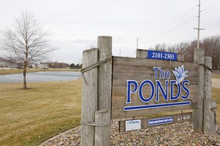 The Ponds on G E Road in Bloomington, IL - Building Photo