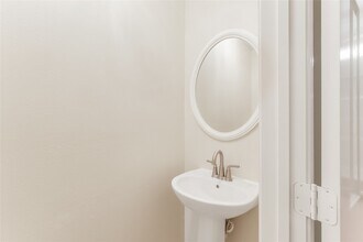 3931 Shadow Trace Cir in Houston, TX - Foto de edificio - Building Photo