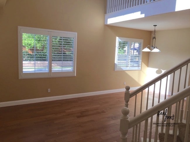 305 Diamante Way in Oceanside, CA - Foto de edificio - Building Photo