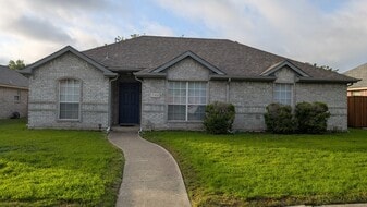 7418 Fairfield Dr in Rowlett, TX - Building Photo